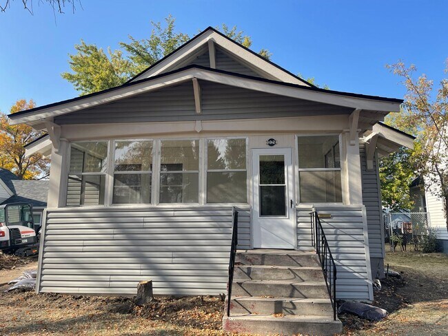 Building Photo - Pet Friendly 4 bedroom 1 bath