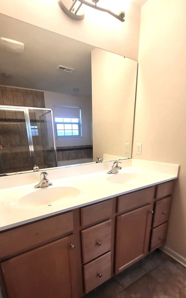 Building Photo - Beautiful 4 Bedroom House in Simpsonville SC!