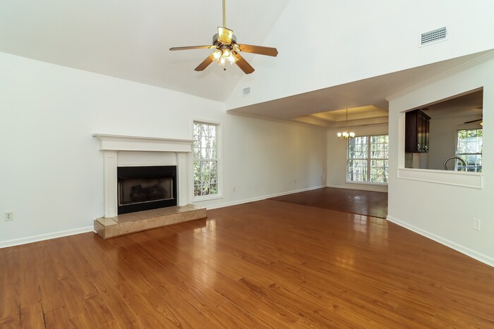 Building Photo - 389 Tapley Rd