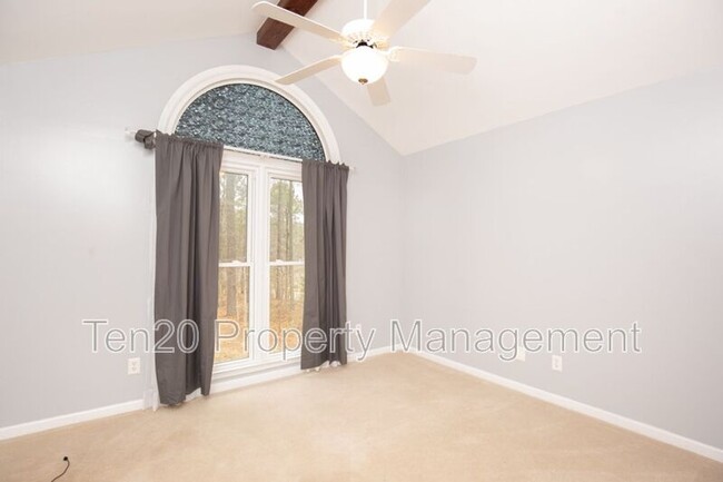 Building Photo - 185 Spruce Dr