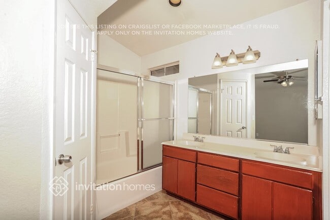 Building Photo - 39926 Milan Dr