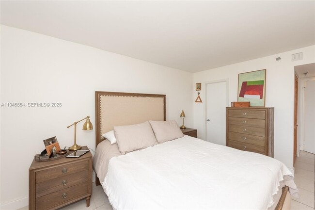 Building Photo - 2400 SW 3rd Ave