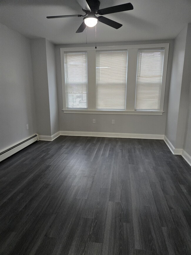 Building Photo - 540 61st St