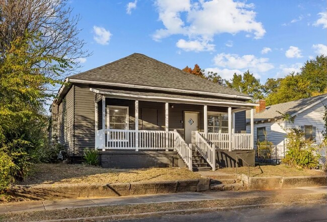 Primary Photo - Beautifully Renovated 3 Bedroom 1.5 Bath H...