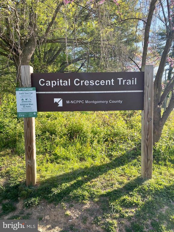 Building Photo - 6638 Hillandale Rd