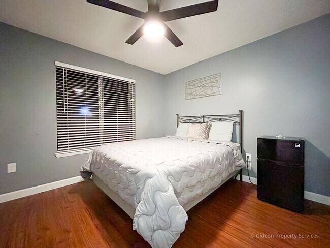 Building Photo - Beautiful 4/4 Condo in University Terrace