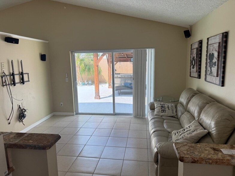 Building Photo - 2139 Fairmont Cir