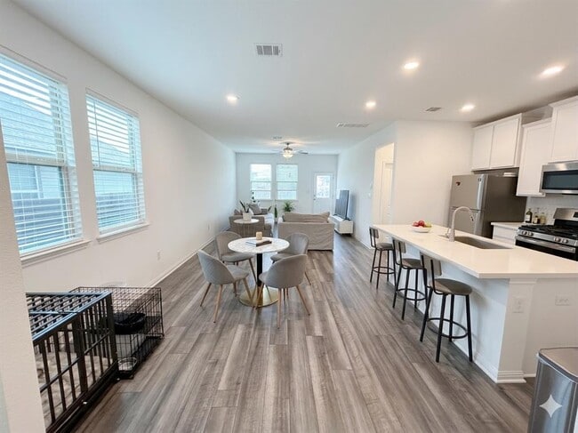 Building Photo - 144 Lime St