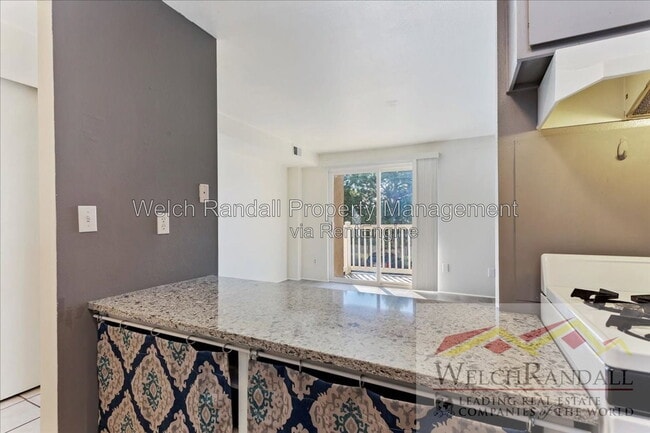 Building Photo - 5676 Meadow Ln