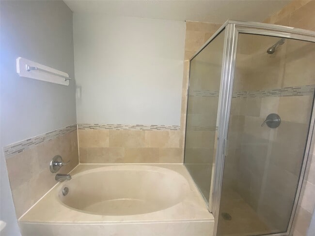 Building Photo - 14007 Oleoke Ln