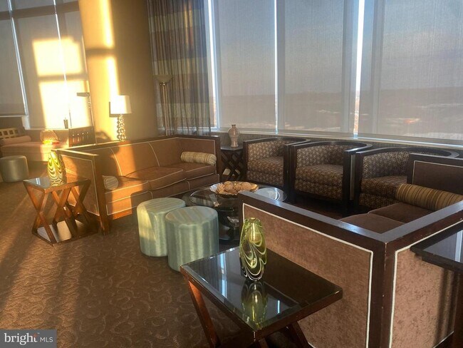 Building Photo - 5750 Bou Ave