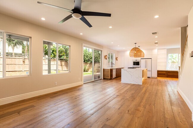 Building Photo - Beautiful Oceanside Cul-De-Sac Home!
