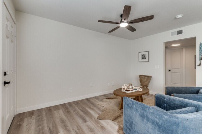 Interior Photo - Lakewood Gardens