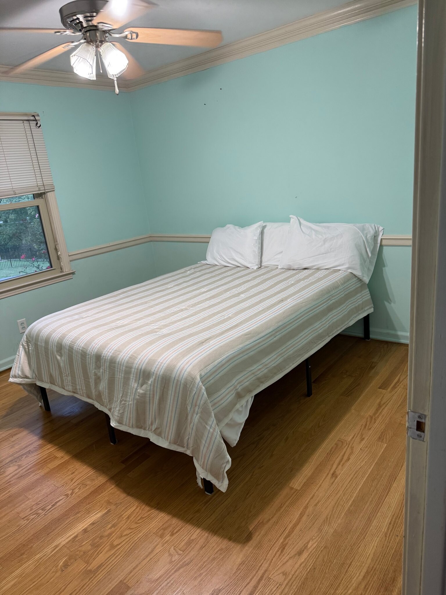 Building Photo - 212 White Oak St