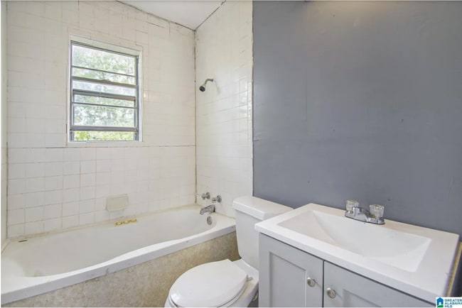 Building Photo - 2028 Lee Terrace SW