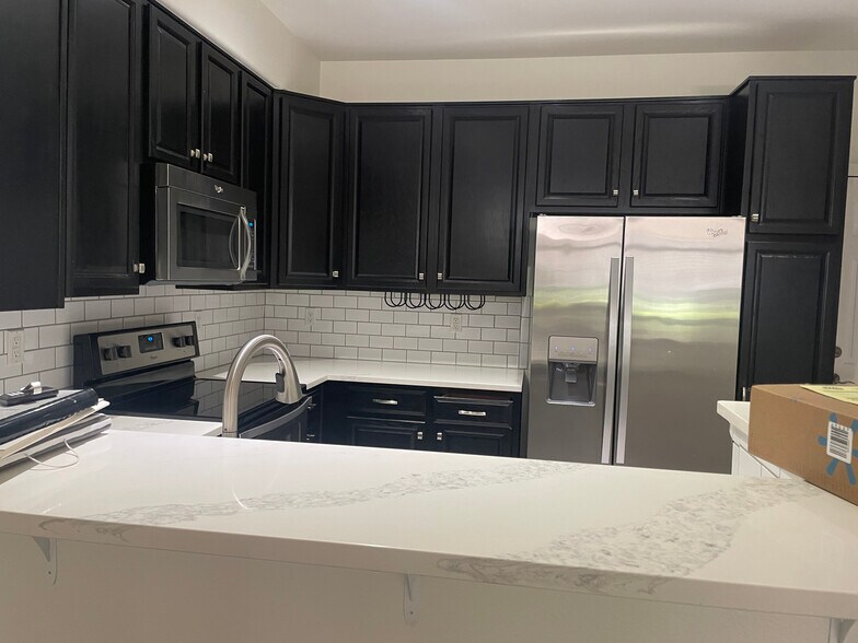 Building Photo - 8419 Stonybridge Cir