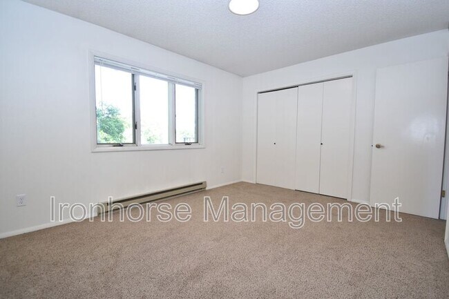 Building Photo - 811 W Villard St