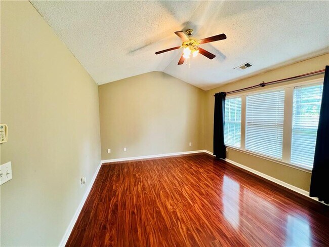 Building Photo - 391 Bass Way NW