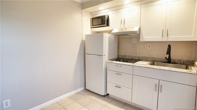 Primary Photo - 25 Maple St