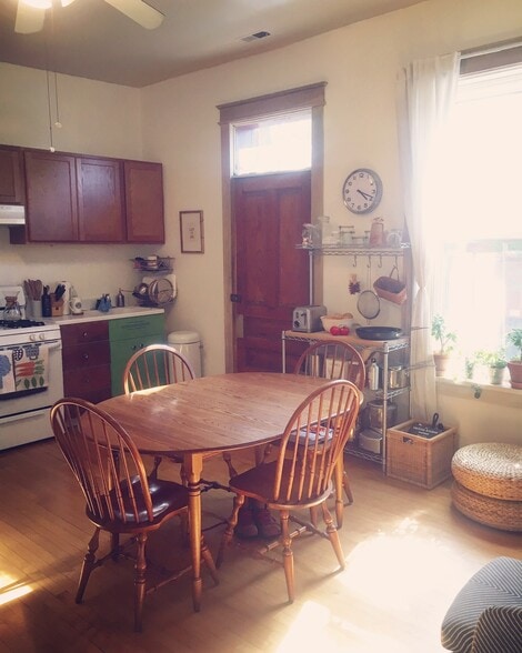 Building Photo - 2558 W Iowa St