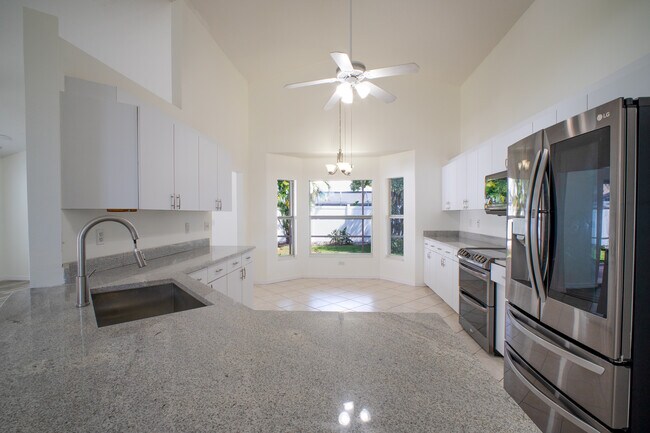 Building Photo - 7239 Rangi Dr