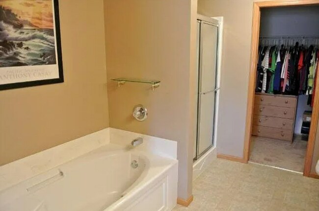 Building Photo - 1554 Independence Dr