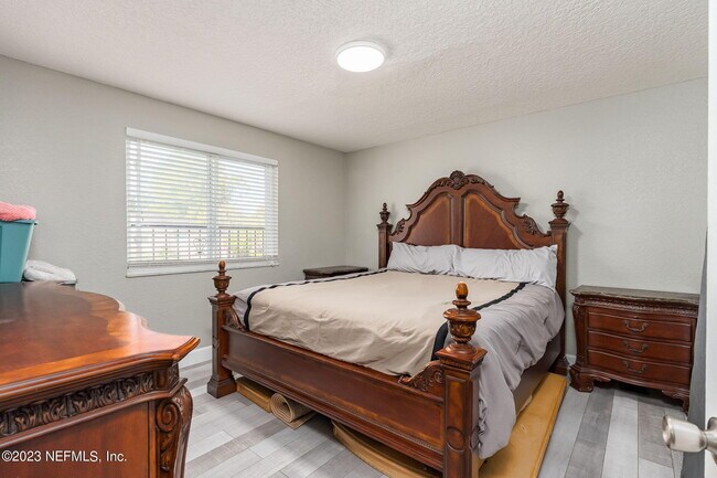 Building Photo - 6619 La Mirada Dr W