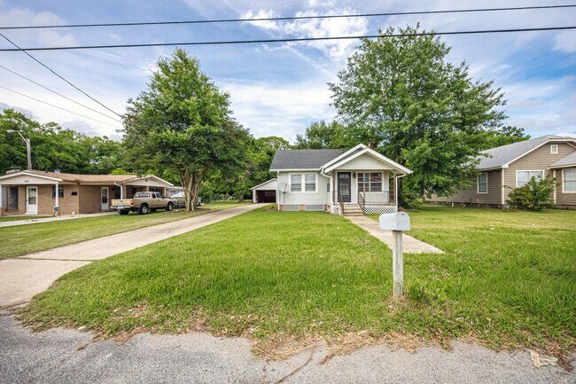 Building Photo - Cute 2 Bed 1 Bath in Pascagoula