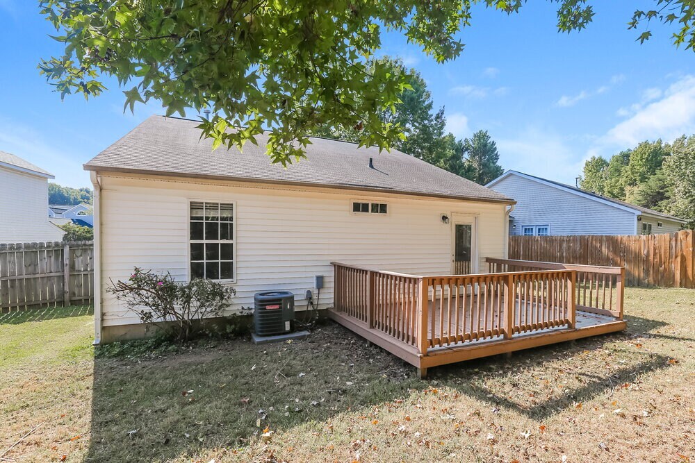 Building Photo - 1563 Hollow Maple Dr