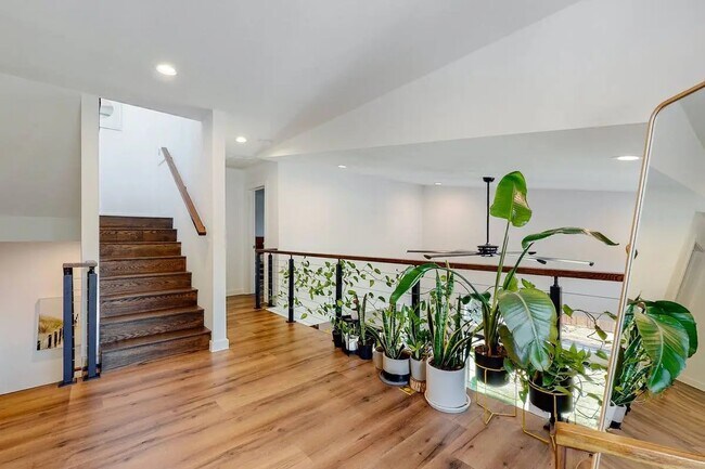 Building Photo - 419 Avenue H