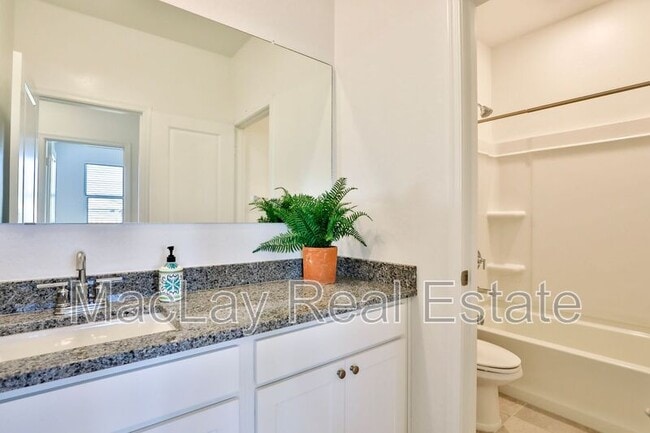 Building Photo - 1133 W Descanso Canyon Dr