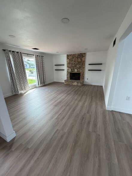 Building Photo - 1315 Ameluxen Ave