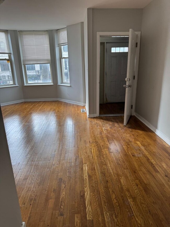 Building Photo - 4735 S Evans Ave