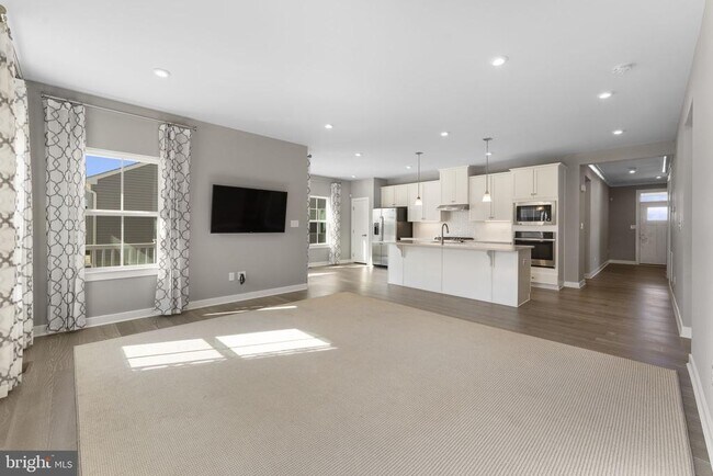 Building Photo - 143 Hood Farm Dr