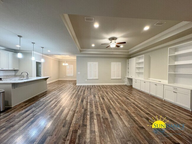 Building Photo - Exquisite 4 Bedroom Home in Navarre Near Beaches & Amenities!