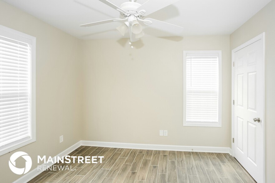 Building Photo - 1102 Skyland St