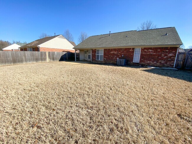 Building Photo - 3 bed, 2 bath in Hernando