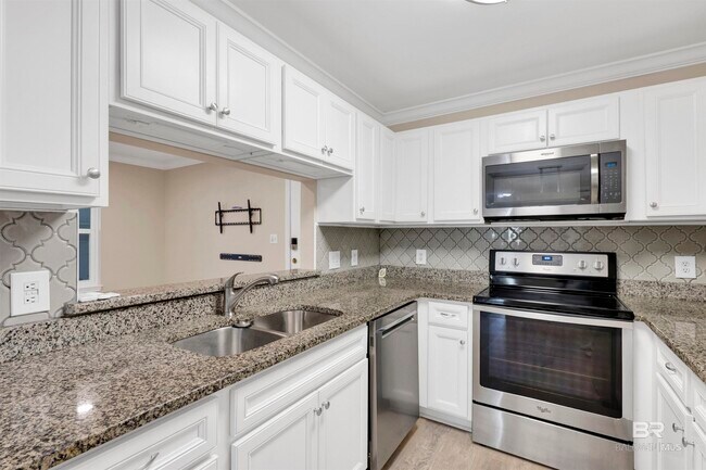 Building Photo - 2200 E 2nd St