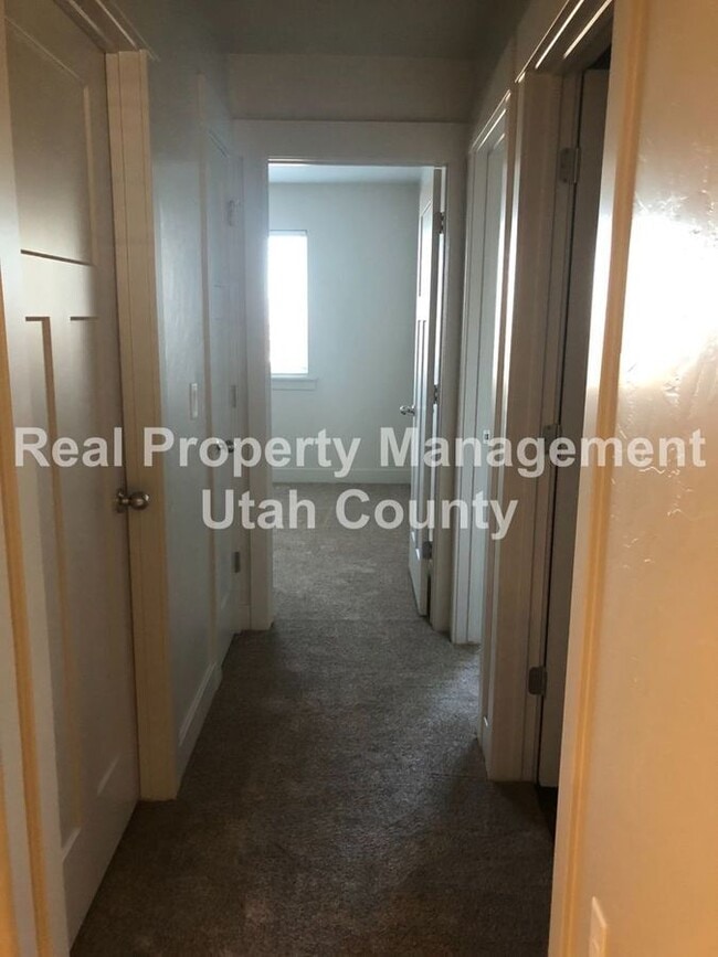 Building Photo - 189 610 S