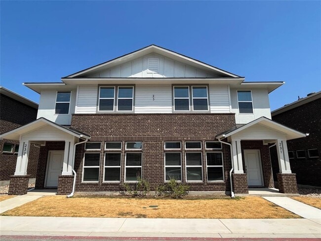 Building Photo - 605 W South St