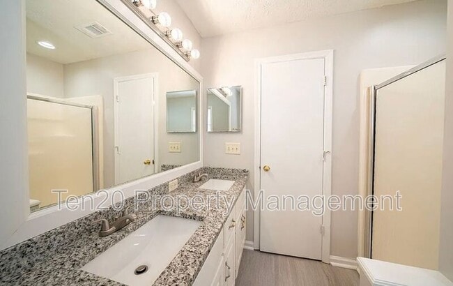 Building Photo - 3007 Longmont Ln