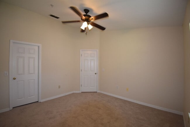 Building Photo - 1/1-Crescent Place at Lake Lotus! AVAILABLE NOW! Half off First FULL Month's Rent!