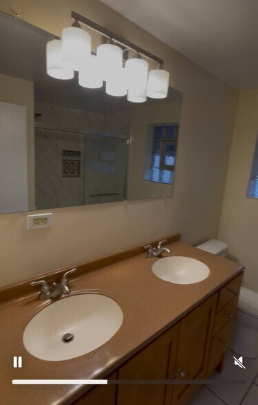 Building Photo - 4044 W 55th St