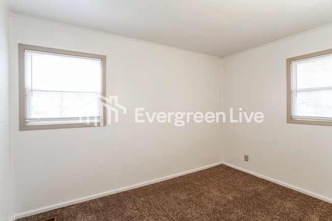 Building Photo - 3189 Astor Ave