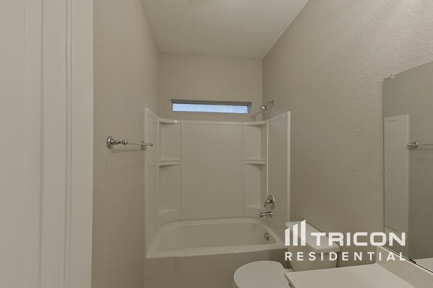 Building Photo - 1413 Melanie Trail