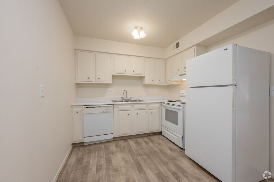 2BR, 2BA - 1,200SF - Kitchen - Ravine Apartments