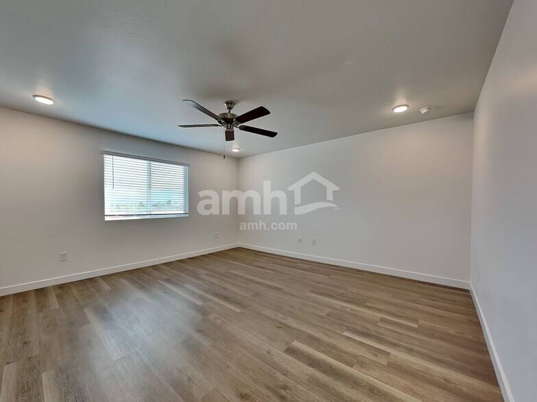 Building Photo - 9829 W Parkway Dr