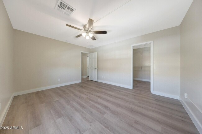 Building Photo - 9423 W Monte Vista Rd