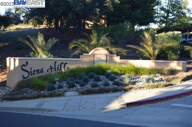 Building Photo - 805 Watson Canyon Ct