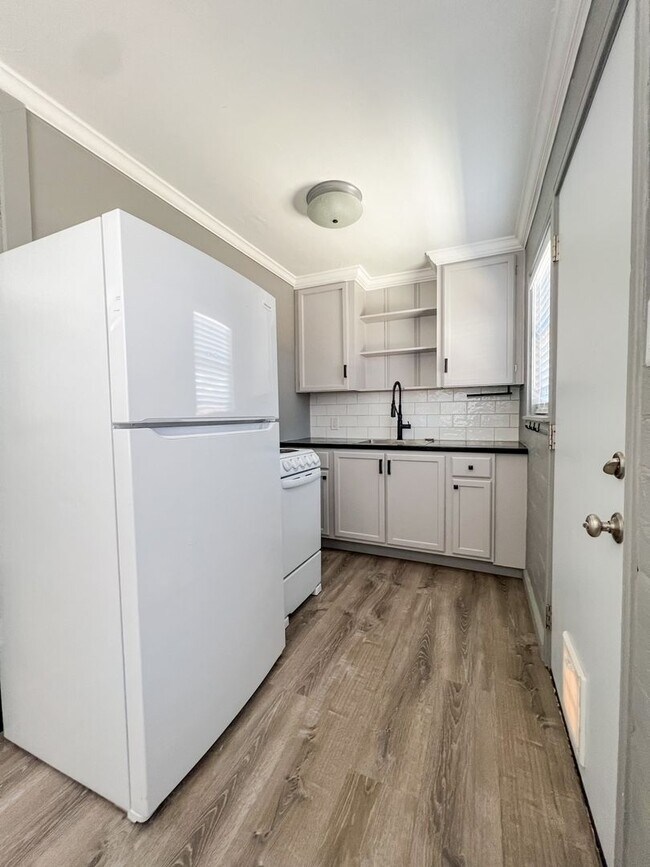 Building Photo - One of The Best One Bedroom Apartment in Town